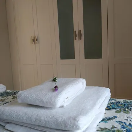 Casa De Piedra Acogedora A 2 Minutos De La Playa بيت للعطل لاتشي